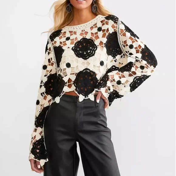 C29- Luxe Women’s Large Luxe Black and Cream Floral Crochet Blouse - Picture 2 of 9